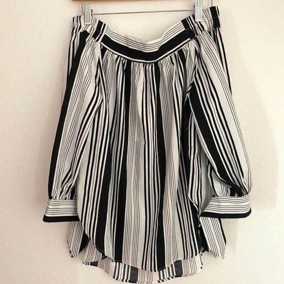 It Girl Black and White Off Shoulder Blouse NWT - Picture 1 of 9